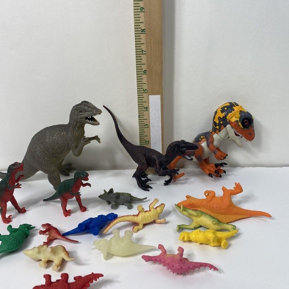 Dinosaur Toys Mixed Lot of 17 Plastic Dinosaurs Action Figures Big And Small - Picture 7 of 7